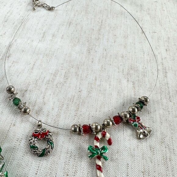 Festive Vintage Christmas Costume Bundle Jewelry Bundle (5) Items - Picture 10 of 11
